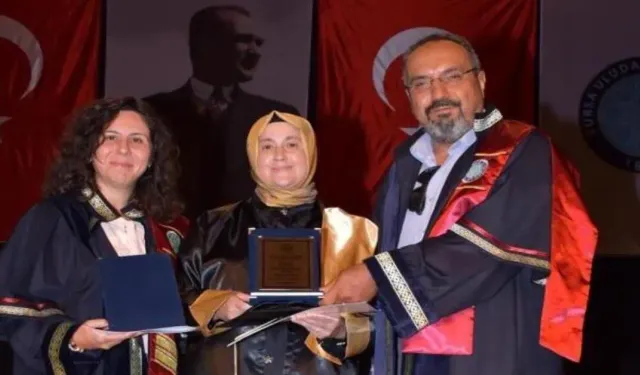 5 Çocuk Annesi 50 Yaşındaki Meltem Karaaslan Üniversiteyi Birincilikle Bitirdi