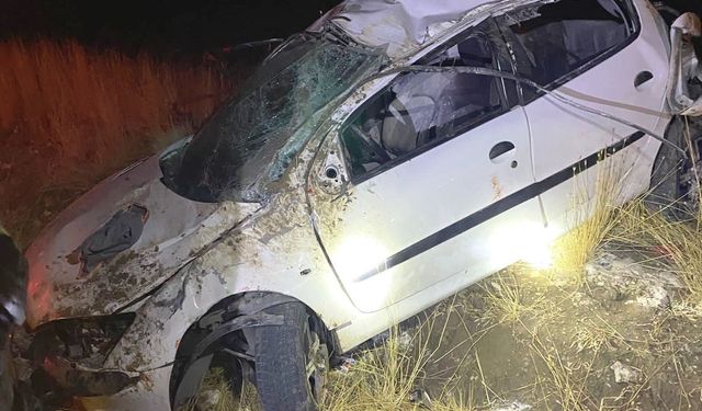 Domaniç’te otomobil takla attı: 3 kişi yaralandı