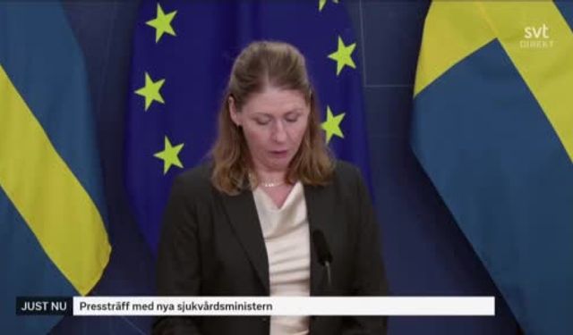 İsveç’in yeni Sağlık Bakanı Elisabet Lann, basın toplantısı sırasında bayıldı
