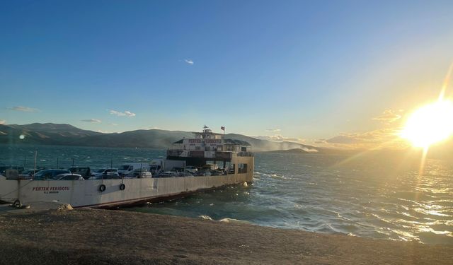 Tunceli-Elazığ Feribot Seferleri Fırtına Nedeniyle Durduruldu