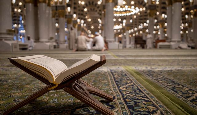 Salavat Hakkında 40 Önemli Bilgi: Anlamı, Faziletleri ve Hayatımıza Kattığı Güzellikler