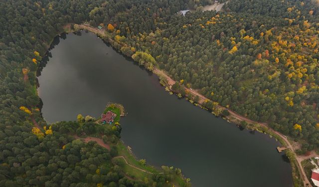 Gölcük Tabiat Parkı’nda sonbahar güzelliği mest etti