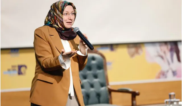 Merve Gülcemal Kimdir, Nerelidir, Kaç Yaşında? Ne İş Yapıyor, Hangi Kitapları Yazdı?