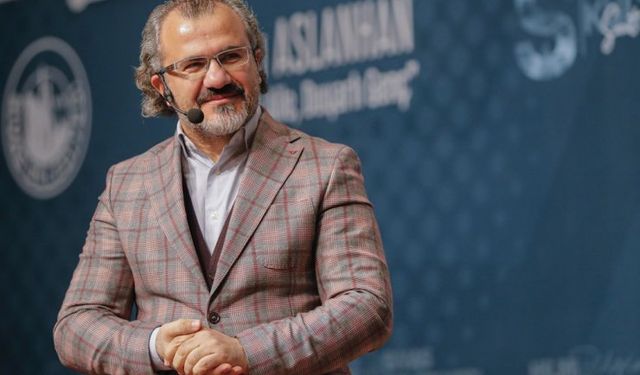 Sıtkı Aslanhan Kimdir, Nerelidir, Kaç Yaşında? Ne İş Yapıyor, Hangi Kitapları Yazdı?