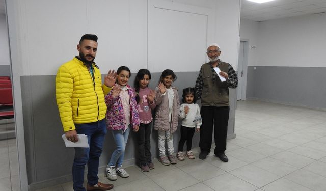 Suriyelilerin ülkelerine dönüşleri gece geç saatlerde de devam ediyor