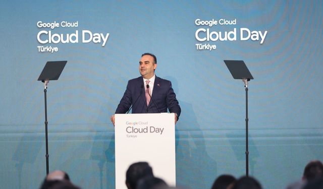 Bakan Kacır: 2030’a Kadar 10 Milyar Dolarlık Yapay Zekâ ve Veri Merkezi Yatırımı Başlatacağız