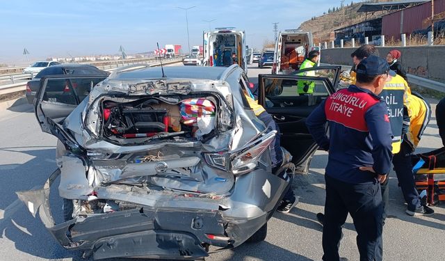 Çorum'da cip ile kamyon çarpıştı: 5 yaralı