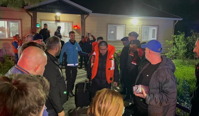 Gemiden tahliye edilen 25 personel Kocaeli'ye getirildi