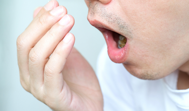 Ağızda Kötü Tat Ve Koku Neden Olur? Diş İltihabının Vücuda Yayıldığını Gösteren 5 Ciddi Belirti!