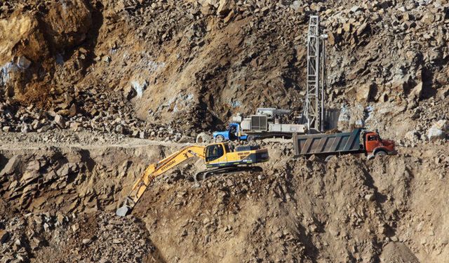 Bakır madeninde göçük! 32 kişi hayatını kaybetti