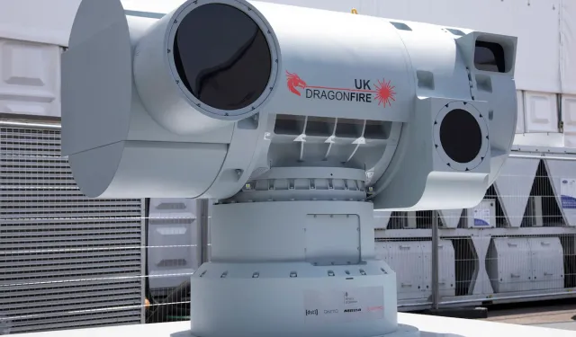 İngiltere’den Tarihi Hamle! Gelişmiş Lazer Silahını Donanma Gemilerine Entegre Ediyor, Yüksek Hızlı Dronlar Artık Kolay