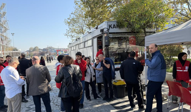 AK Parti Düzce teşkilatından Kızılay’a destek