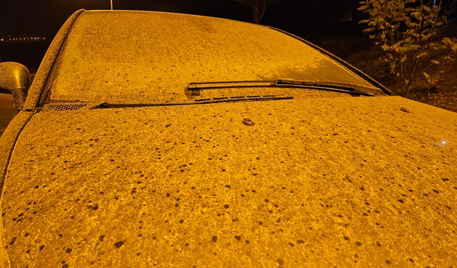 Elazığ’da toz taşınımı yağışla birleşti! Kentte çamur yağdı