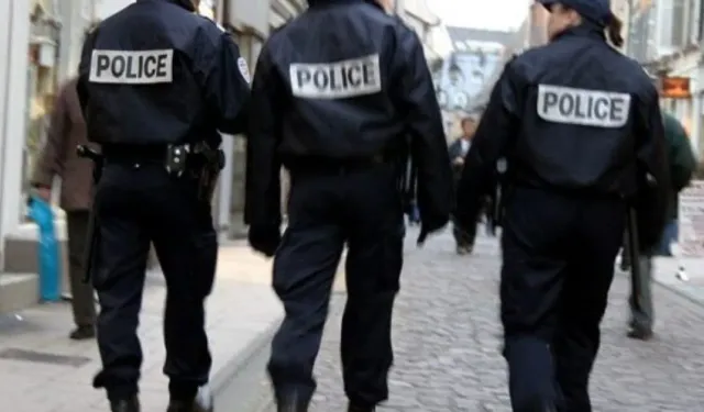 Fransa’da araç yayaların arasına daldı: 9 yaralı