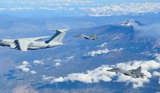 Hindistan’da eğitim uçağı düştü: pilot kurtuldu