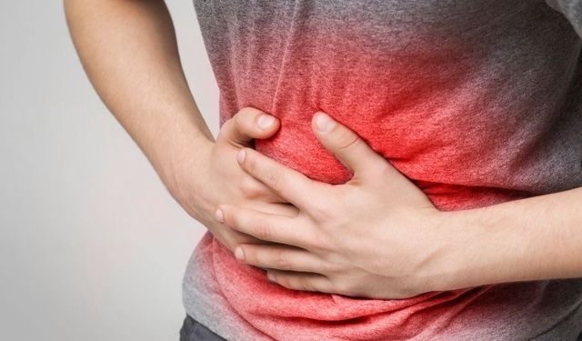 Hazımsızlık Neden Olur? Geçmeyen Sindirim Sorunları Daha Ciddi Bir Hastalığın Habercisi Olabilir Mi?