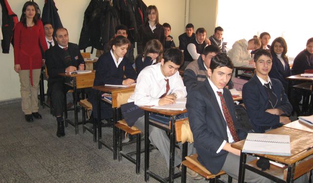 İnegöl Anadolu Lisesinde Öğrenciler Yönetimi Devraldı