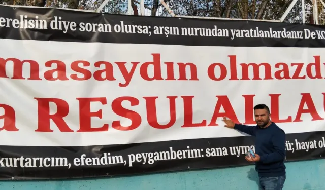 İnegöl’de öğretmenden örnek davranış! Kirlenen pankartı temizleyip mesajı korudu