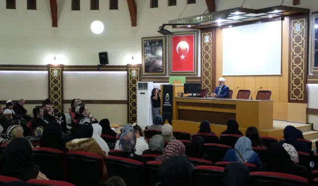 İnegöl'de "Tesettür ve Mahremiyet" Semineri Aile Okulu'nun Gündemi Oldu