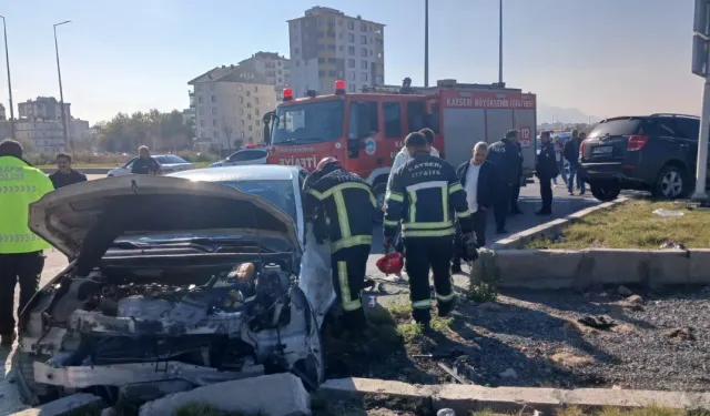 İki otomobil çarpıştı: 5 kişi yaralandı