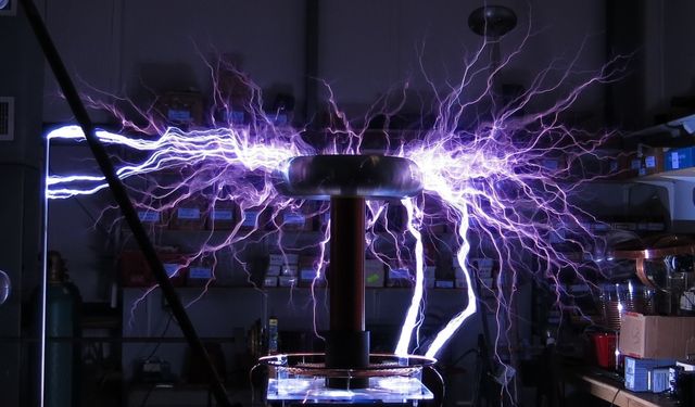 Kablosuz Elektrik Nedir? Kablosuz Elektrik İletimi Gerçekten Mümkün Mü ve Günlük Hayatımıza Ne Zaman Girebilir?