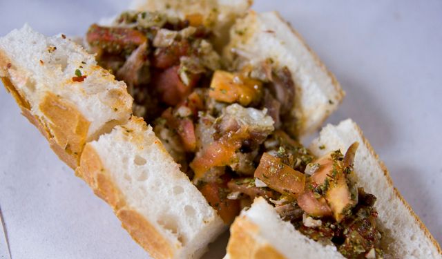 Kokoreç Zehirler Mi? Sokakta Kokoreç Yemek Sağlığı Tehdit Eder Mi, Gerçek Riskler Neler?