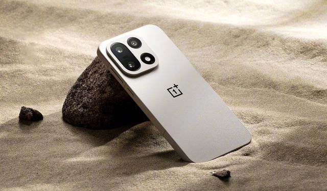 OnePlus 15, Pil Testinde iPhone 17 Pro Max ve Xiaomi 17 Pro Max’i Geride Bıraktı! Hangi Telefon Daha Uzun Dayanıyor?