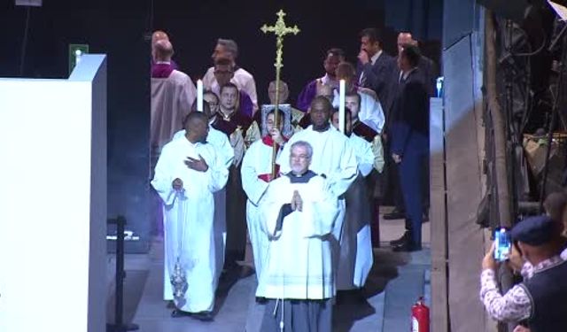 Papa 14. Leo, Volkswagen Arena'da ayine katıldı