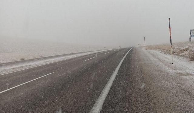 Sivas’ta kar yağışı ulaşımı olumsuz etkiledi