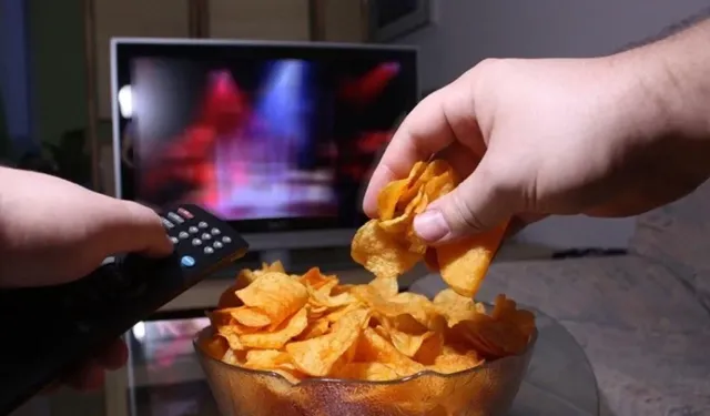 Uzmanından, "Aç değilim ama elim pakete gidiyor" diyenlere 3 saniye kuralı