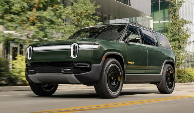 Rivian Otonom Sürüşte Vites Yükseltti! Eller Serbest Sürüş Sistemi ve Yeni Yapay Zekâ Asistanı Tanıtıldı