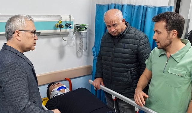 Cezaevi personelini taşıyan otobüs kaza yaptı