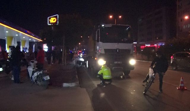 Kamyonla çarpışan motosikletin 17 yaşındaki sürücüsü hayatını kaybetti