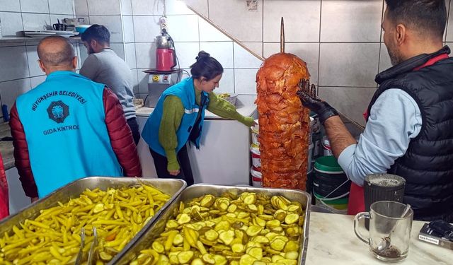 Diyarbakır'da son kullanma tarihi geçmiş 426 kilo ürün imha edildi