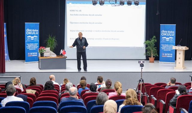 Bursa’da ‘Anne-Baba Okulu’na Yoğun İlgi