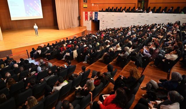 Bursa’da “Eğitimde Yeni Yaklaşımlar” konferansına yoğun ilgi!