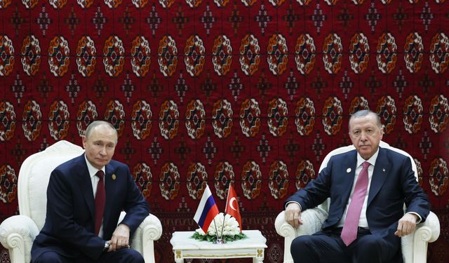 Erdoğan, Aşkabat’ta Putin ile bir araya geldi