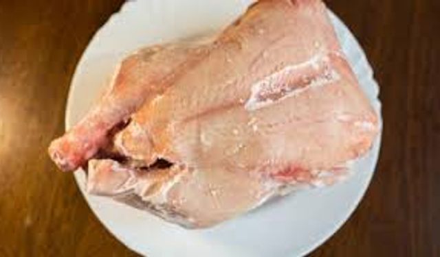 Donmuş tavuk en hızlı nasıl çözülür? İşte en güvenli yöntemler