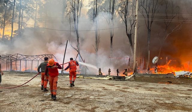 Fethiye'de onlarca karavan ve bungalov küle döndü