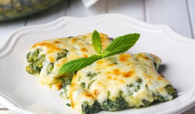 Fırında Kaşarlı Ispanak Yemeği Nasıl Yapılır, Hem Hafif Hem Lezzetli Bu Tarifin Püf Noktaları Neler?