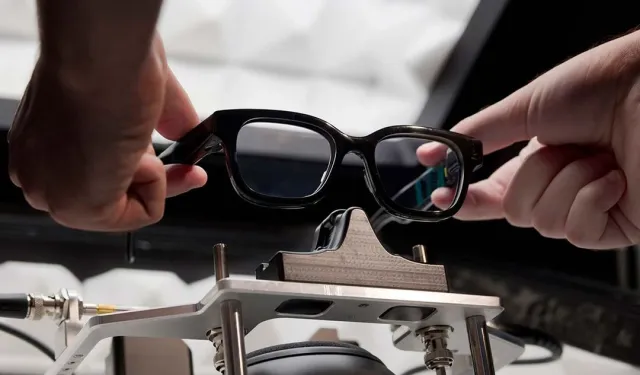 Google’ın Yapay Zekâlı Akıllı Gözlükleri 2026’da Raflarda! Sesli Komutlu ve Ekranlı Yeni Nesil Giyilebilir Teknoloji Gel