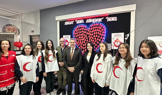 İnegöl'de İyilik Rekoru; Gazipaşa Ortaokulu Kan Bağışında Marmara Bölge Birincisi Oldu!
