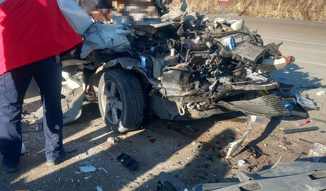 Malatya'da tır ile minibüs çarpıştı! 3 ölü