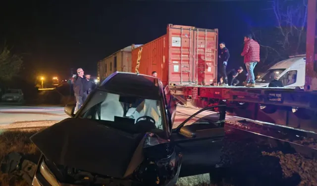 Malatya’da yük treni otomobile çarptı: 5 yaralı