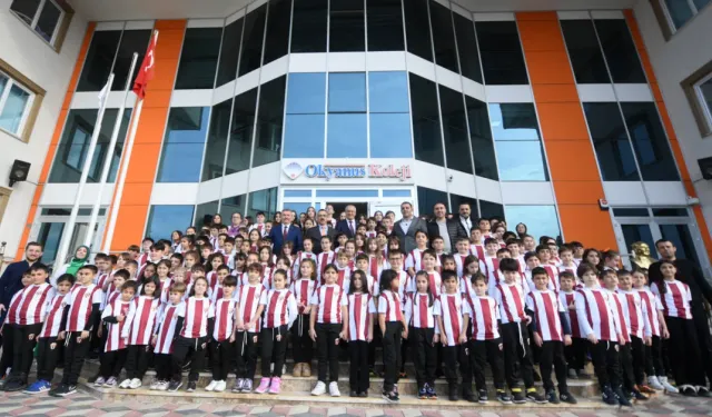 Okyanus Koleji’nde 157 öğrenciye İnegölspor forması verildi