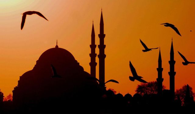 Üç Aylar Başladı! Recep’ten Ramazan’a Manevi Yolculukta Kandiller ve Oruç Takvimi Netleşti mi?