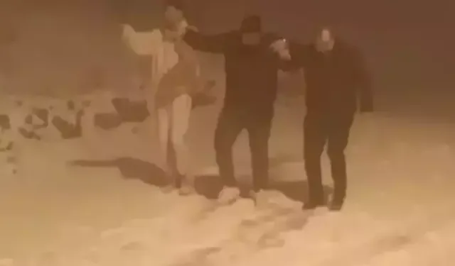 Uludağ'a kar yağışını horonla kutladılar