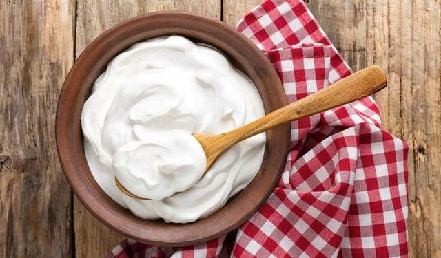 Yoğurt Neden Sulanır? Bozulduğunu mu Gösterir?