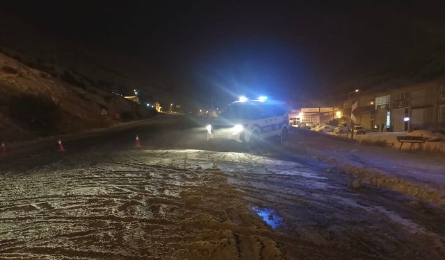Kayseri-malatya kara yolu yoğun kar ve tipi nedeniyle kapatıldı