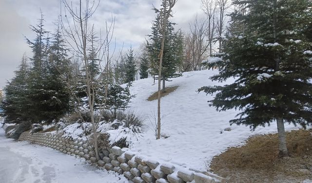 Ankara Güne Kar Yağışıyla Başladı: Yüksek Kesimlerde Gizli Buzlanma Uyarısı